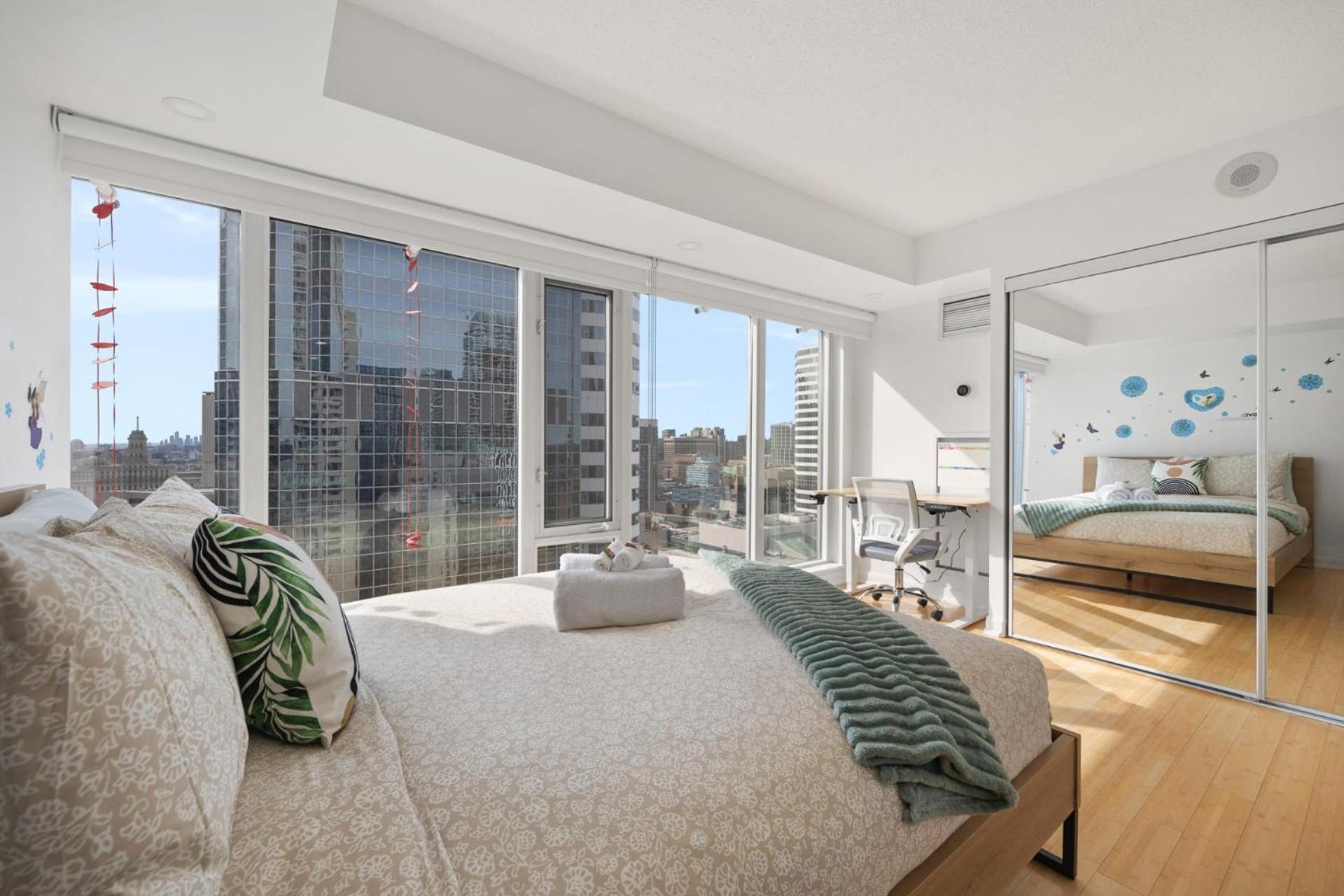 Modern 2-Bedroom Condo W Floor To Ceiling Windows 토론토 외부 사진