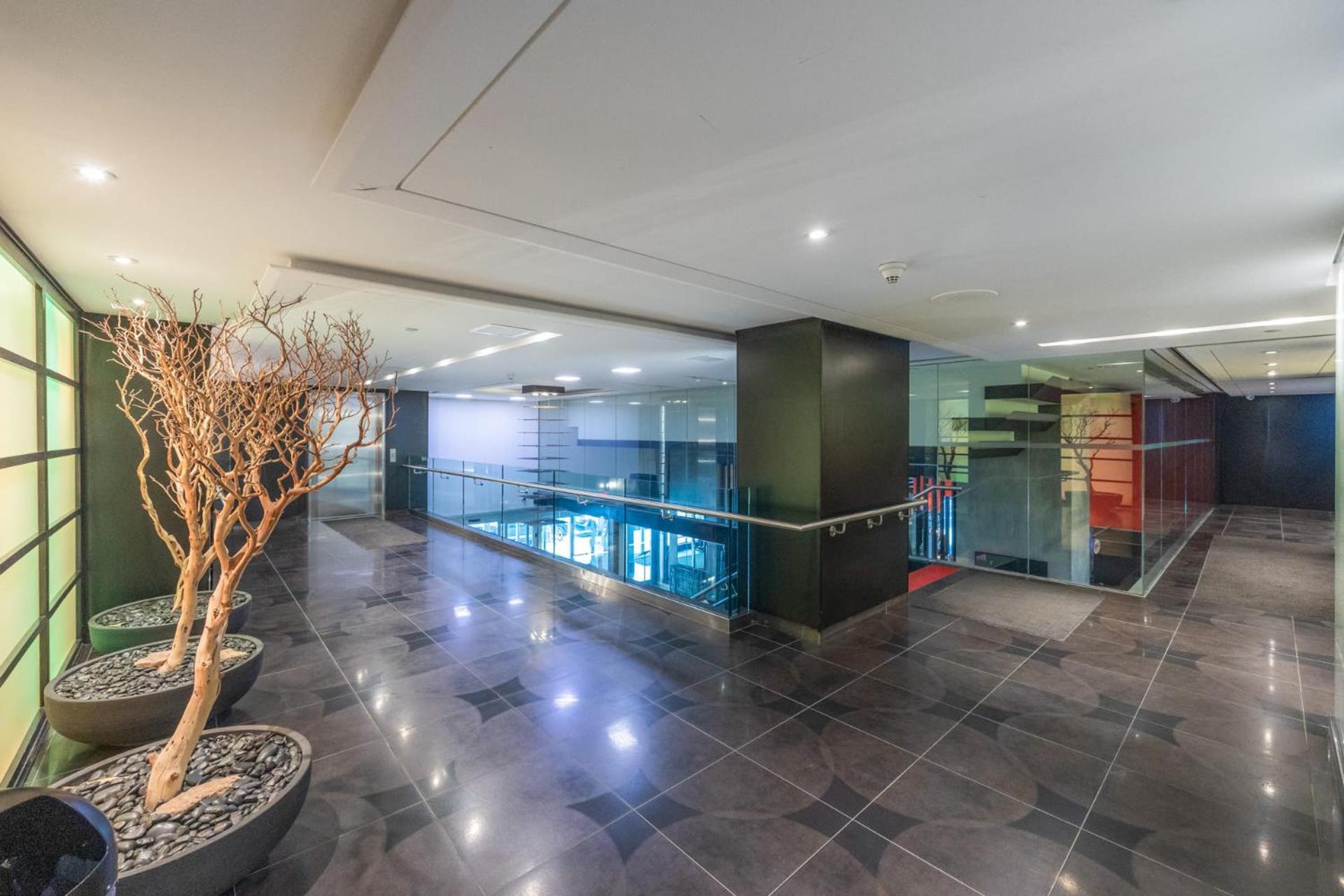 Modern 2-Bedroom Condo W Floor To Ceiling Windows 토론토 외부 사진