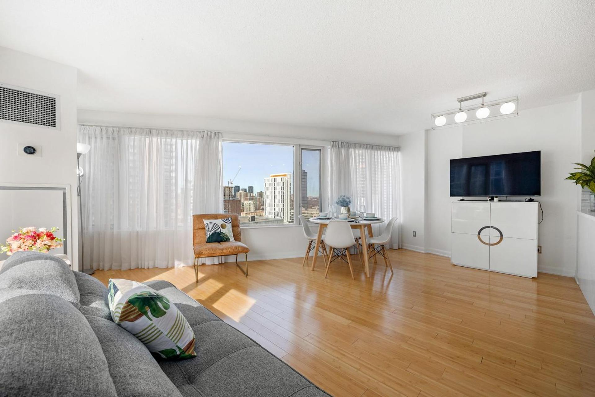 Modern 2-Bedroom Condo W Floor To Ceiling Windows 토론토 외부 사진