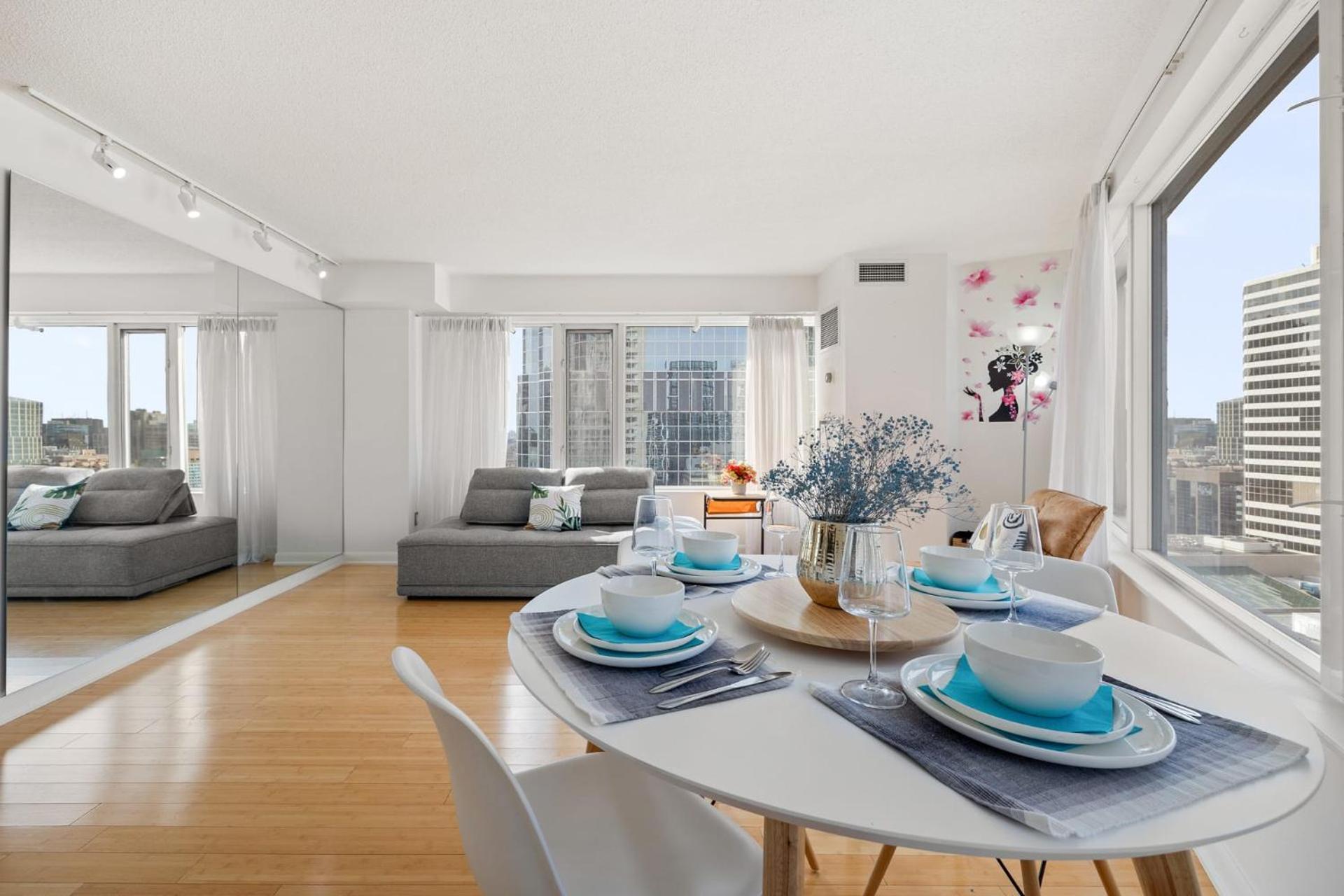 Modern 2-Bedroom Condo W Floor To Ceiling Windows 토론토 외부 사진