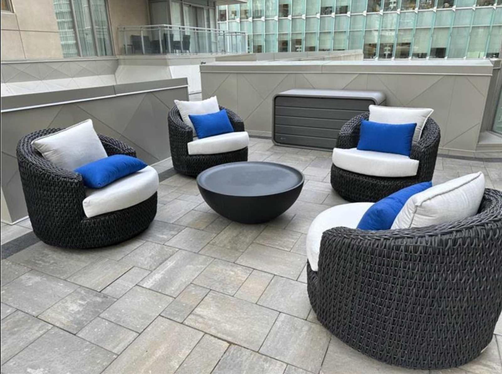 Modern 2-Bedroom Condo W Floor To Ceiling Windows 토론토 외부 사진